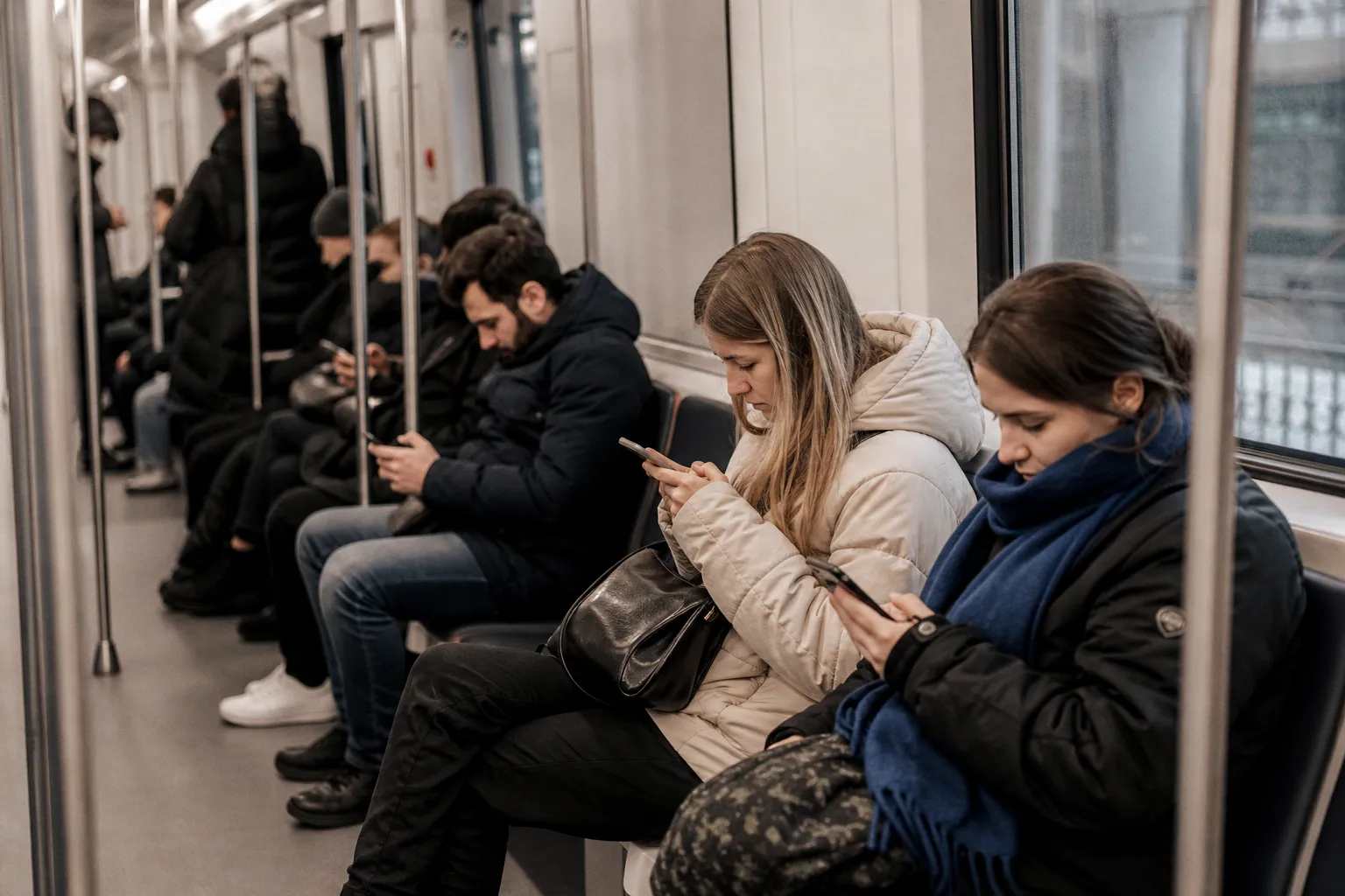 Почему утренние мемы в ленте собирают миллионы просмотров